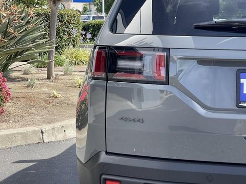 Sting-Gray Clearcoat 2026 Jeep Cherokee Laredo