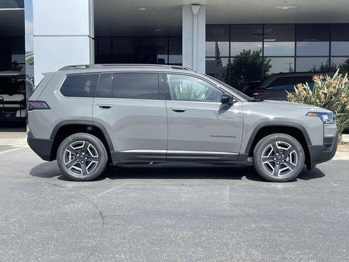 Sting-Gray Clearcoat 2026 Jeep Cherokee Laredo