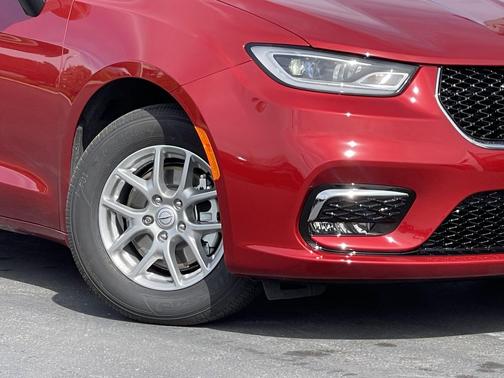 Red Hot Pearlcoat 2026 Chrysler Pacifica L