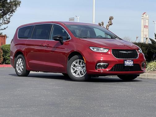 Red Hot Pearlcoat 2026 Chrysler Pacifica L