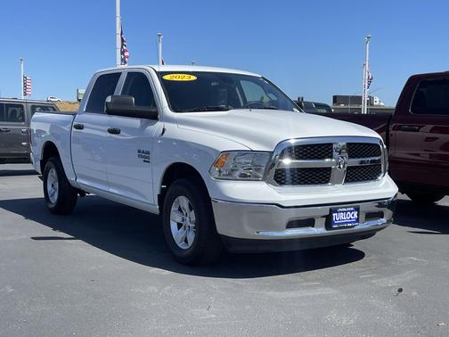 Bright White Clearcoat 2023 RAM 1500 Classic SLT