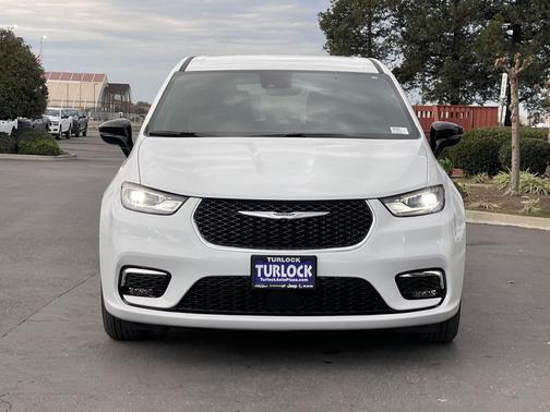 2026 Chrysler Pacifica L