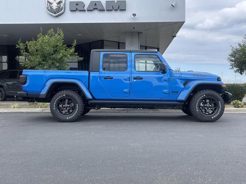 Hydro Blue Pearlcoat 2026 Jeep Gladiator Willys 4x4