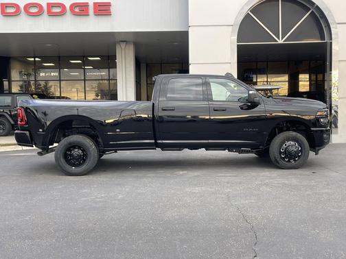 2026 RAM 3500 Big Horn Crew Cab 4x4 8' Box