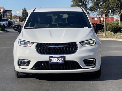 2026 Chrysler Pacifica L