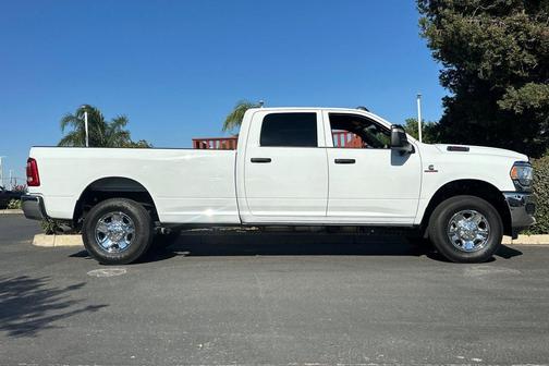 2024 RAM 3500 Tradesman Crew Cab 4x4 8' Box