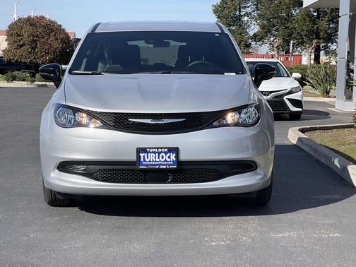 2026 Chrysler Voyager LX