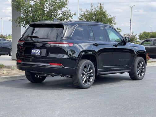 Diamond Black Crystal Pearlcoat 2026 Jeep Grand Cherokee Limited