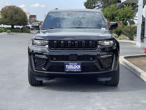 Diamond Black Crystal Pearlcoat 2026 Jeep Grand Cherokee Limited