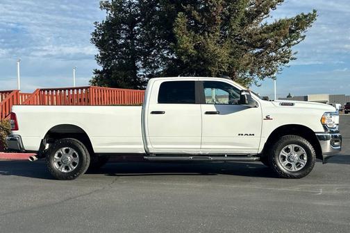 2024 RAM 2500 Big Horn Crew Cab 4x4 8' Box