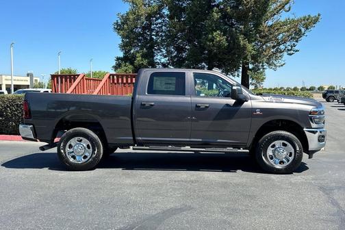 2025 RAM 2500 Tradesman Crew Cab 4x4 6'4' Box