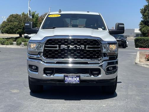 Bright White Clearcoat 2024 RAM 2500 Big Horn Crew Cab 4x4 6'4' Box
