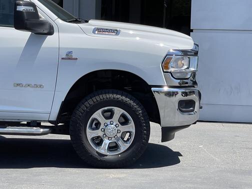 Bright White Clearcoat 2024 RAM 2500 Big Horn Crew Cab 4x4 6'4' Box