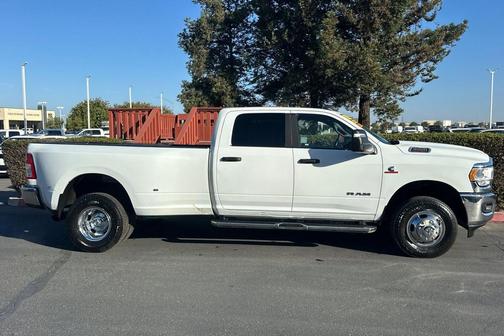 2024 RAM 3500 Big Horn Crew Cab 4x4 8' Box