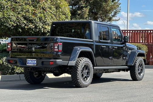 2025 Jeep Gladiator Willys