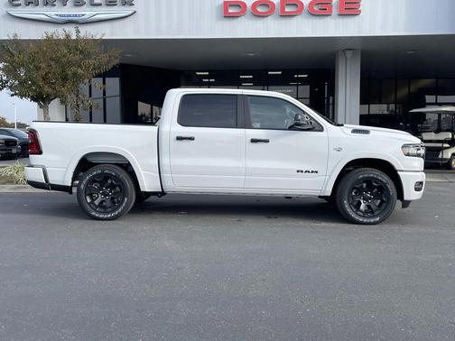 Bright White Clearcoat 2026 RAM 1500 Big Horn/Lone Star