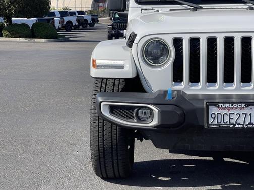 Bright White Clearcoat 2023 Jeep Wrangler 4xe Sahara