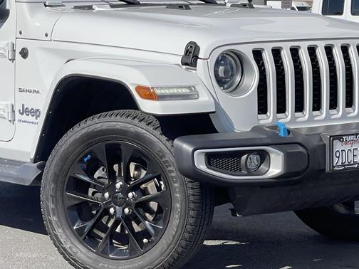 Bright White Clearcoat 2023 Jeep Wrangler 4xe Sahara