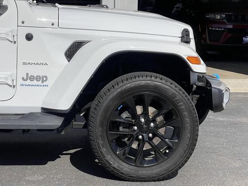 Bright White Clearcoat 2023 Jeep Wrangler 4xe Sahara