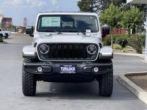Bright White Clearcoat 2026 Jeep Gladiator Willys 4x4