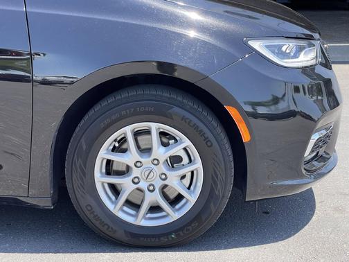 Black 2024 Chrysler Pacifica Touring L