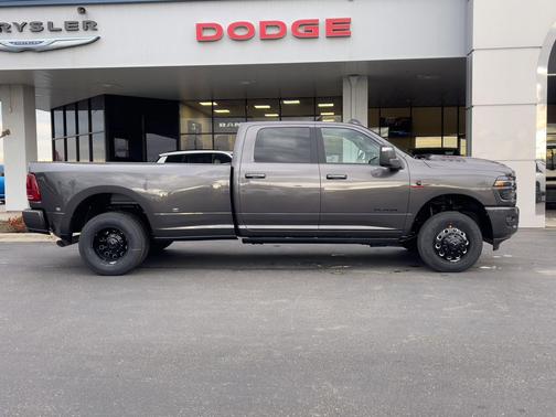 2026 RAM 3500 Laramie Crew Cab 4x4 8' Box