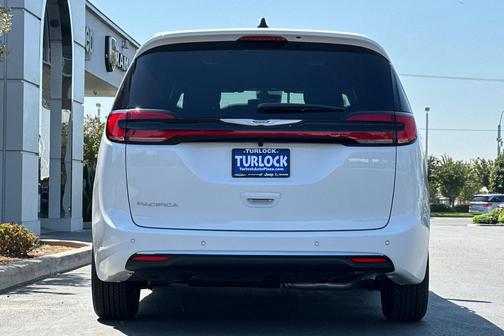 2026 Chrysler Pacifica L