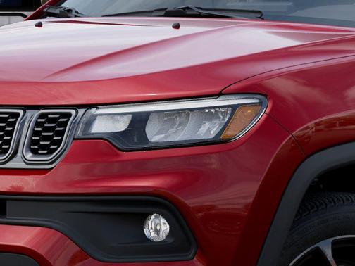 Red Hot Pearlcoat 2026 Jeep Compass Latitude