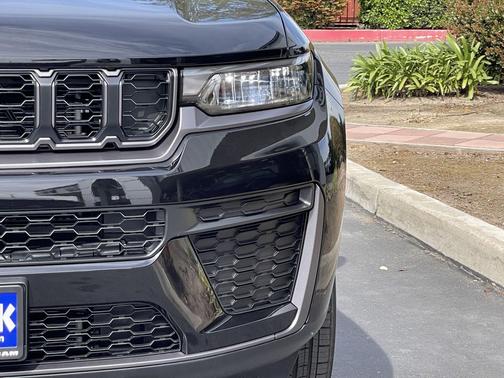 2026 Jeep Grand Cherokee Altitude