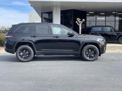2026 Jeep Grand Cherokee Altitude