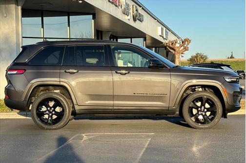 2025 Jeep Grand Cherokee Altitude