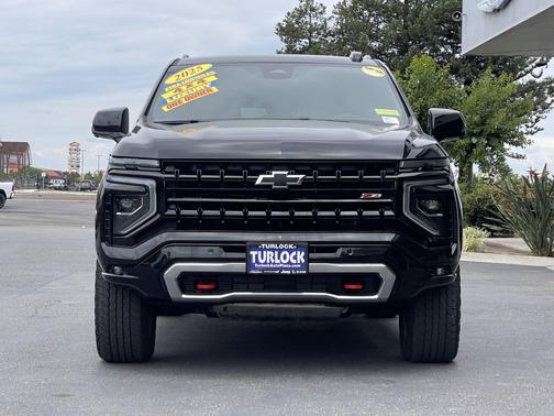 Black 2025 Chevrolet Suburban 4WD Z71