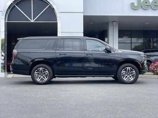 Black 2025 Chevrolet Suburban 4WD Z71