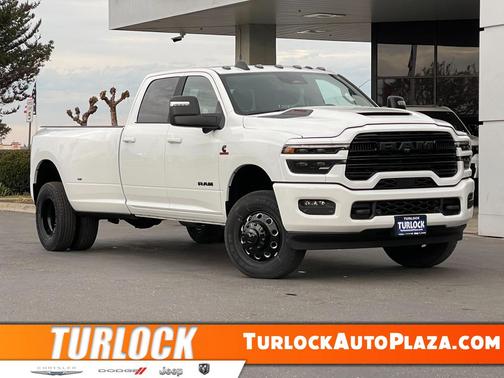 Bright White Clearcoat 2026 RAM 3500 Laramie Crew Cab 4x4 8' Box