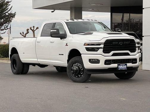 Bright White Clearcoat 2026 RAM 3500 Laramie Crew Cab 4x4 8' Box