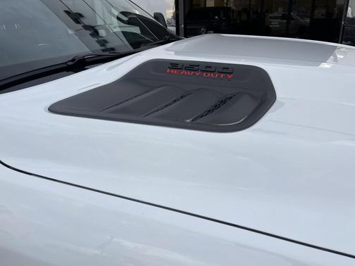 2026 RAM 3500 Laramie Crew Cab 4x4 8' Box