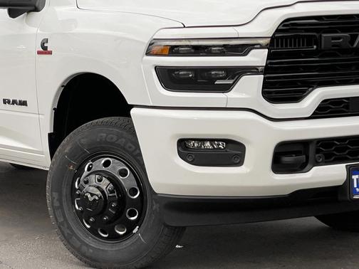 Bright White Clearcoat 2026 RAM 3500 Laramie Crew Cab 4x4 8' Box