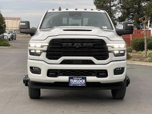 Bright White Clearcoat 2026 RAM 3500 Laramie Crew Cab 4x4 8' Box