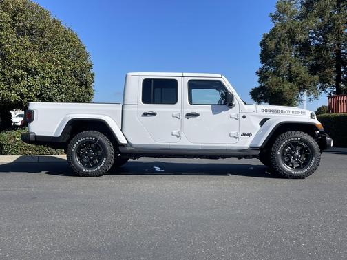 2025 Jeep Gladiator High Tide