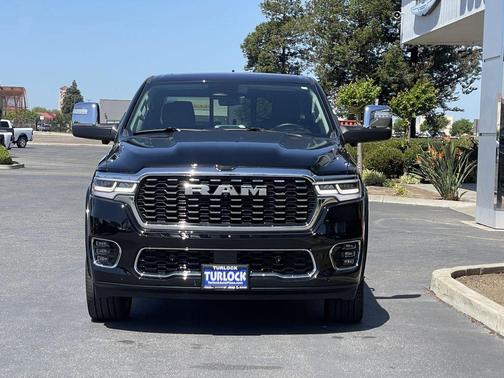 Diamond Black Crystal Pearlcoat 2026 RAM 1500 ST