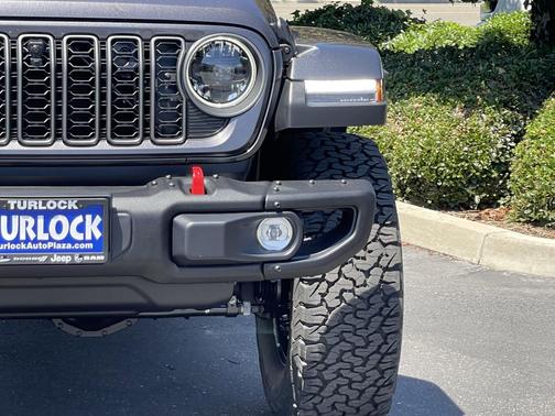 Granite Crystal Metallic Clearcoat 2026 Jeep Wrangler Rubicon