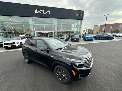 Black 2026 Kia Seltos LX