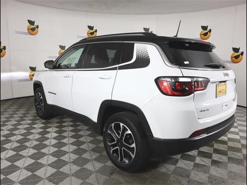 Photo 4 of 33 of 2022 Jeep Compass Limited