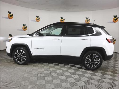 Photo 3 of 33 of 2022 Jeep Compass Limited