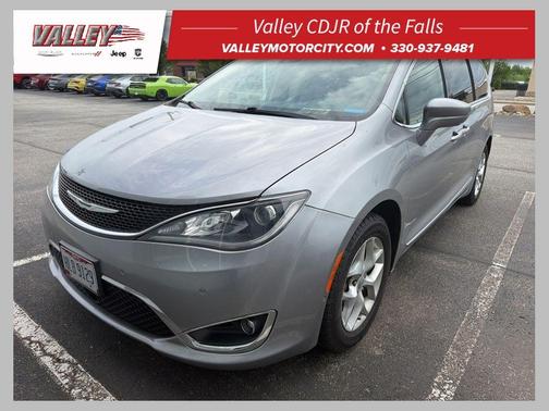 Billet Silver Metallic Clearcoat 2018 Chrysler Pacifica Touring-L Plus