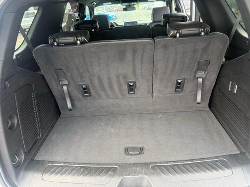 Summit White 2024 GMC Yukon SLT