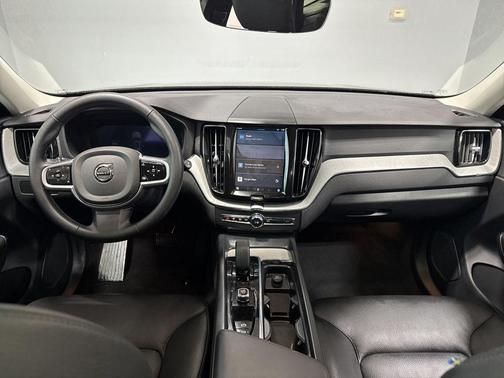 2025 Volvo XC60 B5 Plus