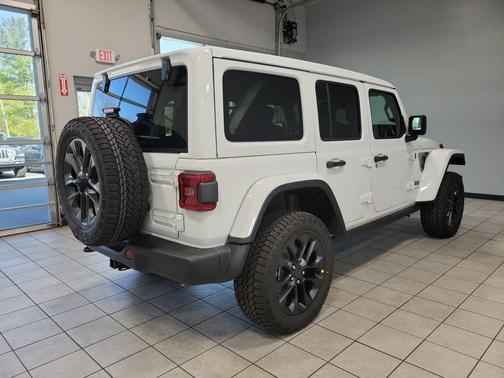 2025 Jeep Wrangler 4xe Sahara