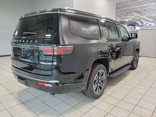 2025 Jeep Wagoneer Base