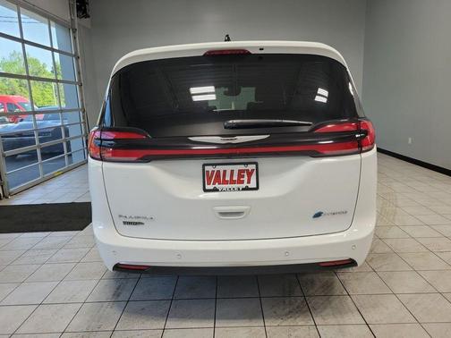 2024 Chrysler Pacifica Hybrid Pinnacle